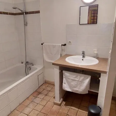 Mas Montluzia Bed & Breakfast 3*