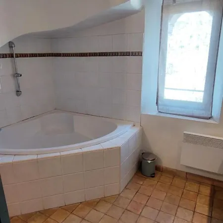 Mas Montluzia Bed and breakfast