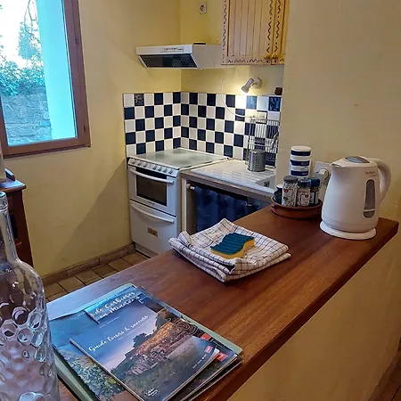 Mas Montluzia Bed & Breakfast