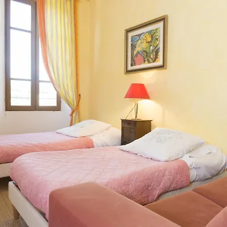 Mas Montluzia Bed & Breakfast 3*