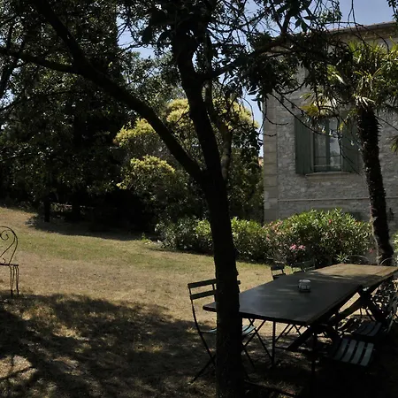 Bed & Breakfast Mas Montluzia 3*