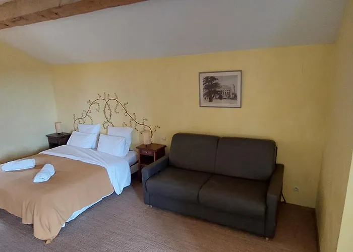 Bed & Breakfast Mas Montluzia 3*
