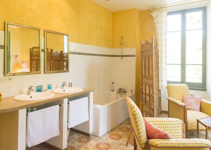 Mas Montluzia Bed & Breakfast