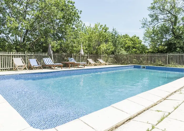 Mas Montluzia Bed & Breakfast 3*